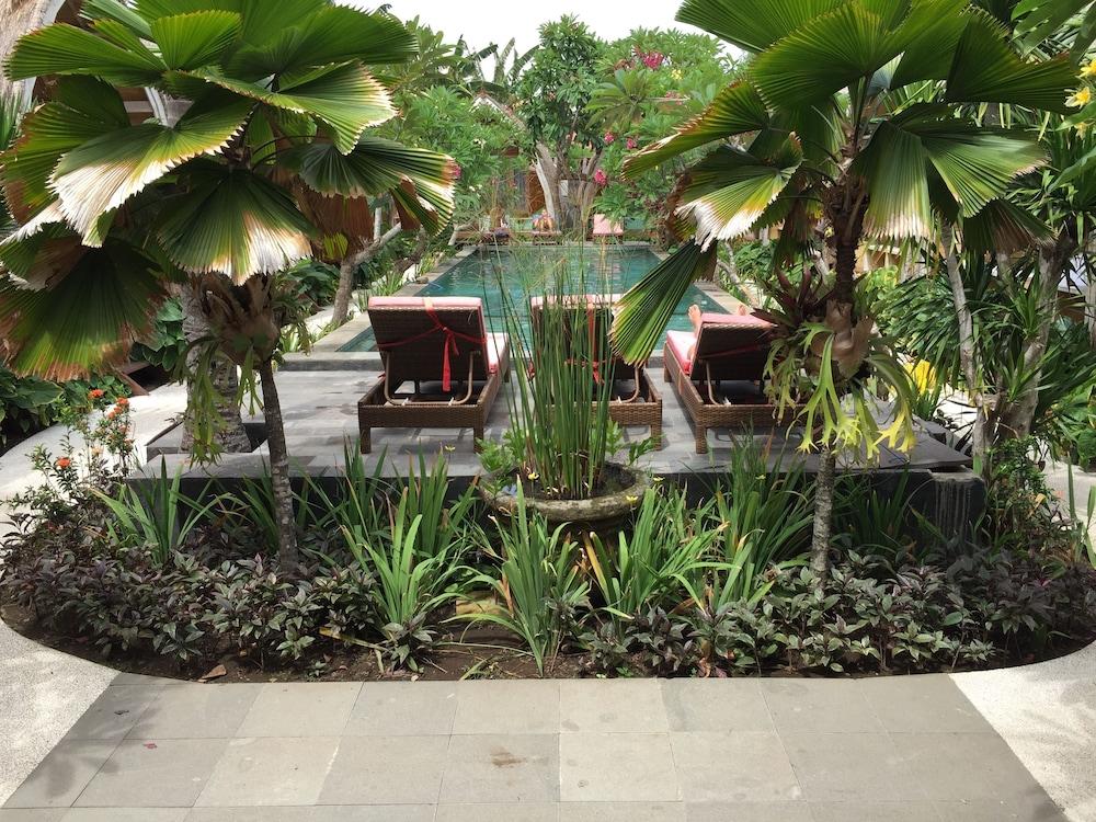 ปาราเดซา วิลลา Hotel กีลีตราวางัน ภายนอก รูปภาพ