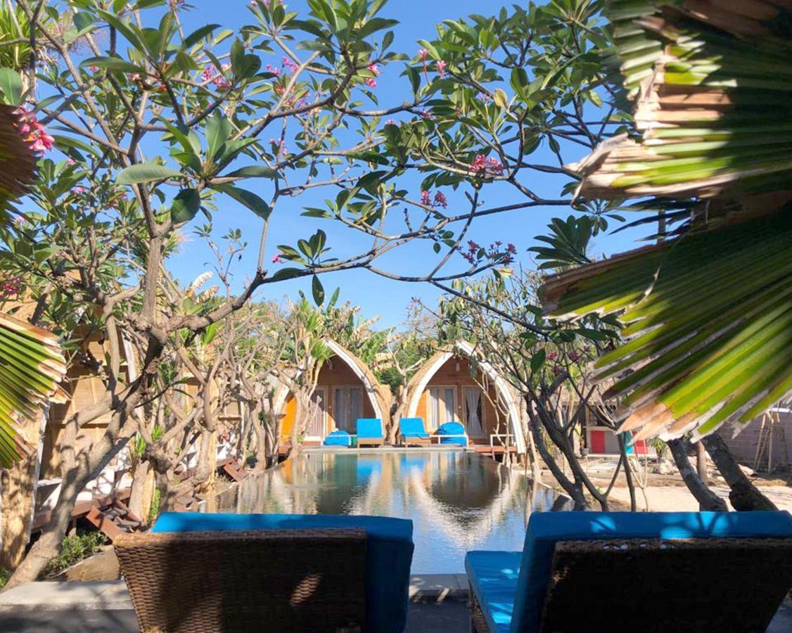 ปาราเดซา วิลลา Hotel กีลีตราวางัน ภายนอก รูปภาพ